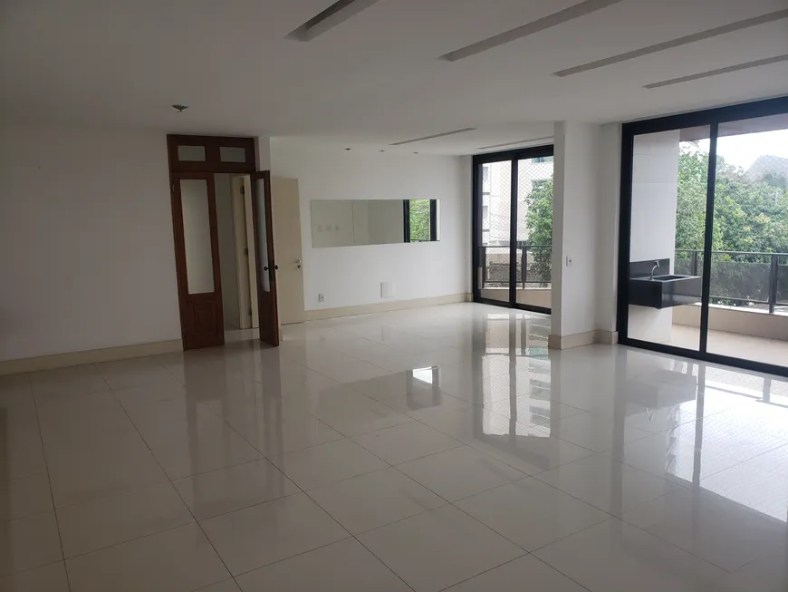 Foto 1 de Apartamento com 4 Quartos à venda, 214m² em Icaraí, Niterói