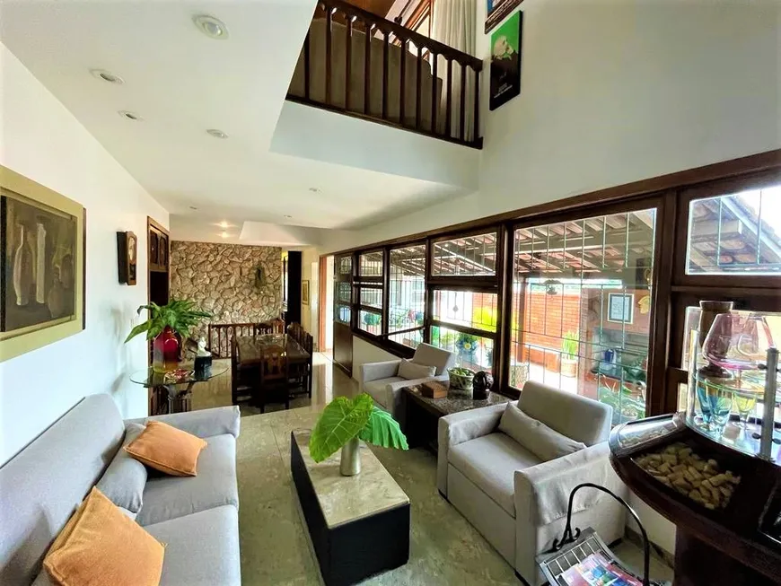 Foto 1 de Casa com 5 Quartos à venda, 270m² em São Luíz, Belo Horizonte