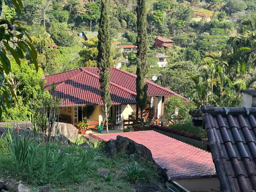 Foto 1 de Sobrado com 8 Quartos à venda, 600m² em Araras, Petrópolis