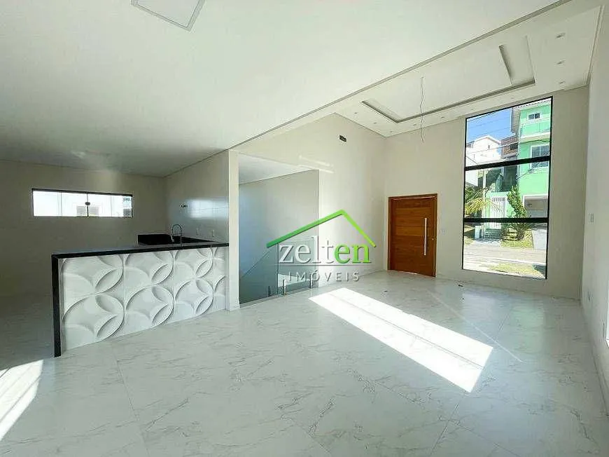 Foto 1 de Casa de Condomínio com 4 Quartos à venda, 205m² em Vale dos Cristais, Macaé