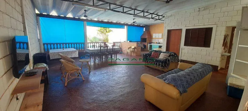 Foto 1 de Casa com 3 Quartos à venda, 213m² em Centro, Cravinhos