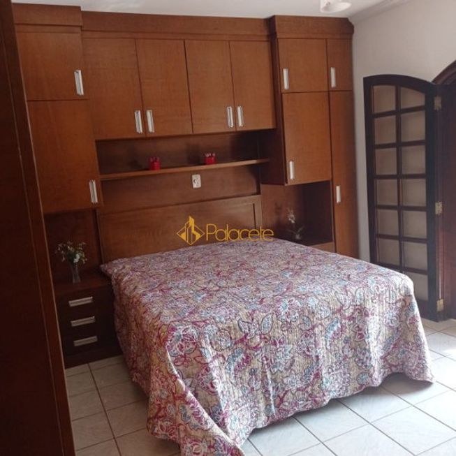 Casa com 4 dorms, Campos Elíseos, Taubaté, Cod: 61079