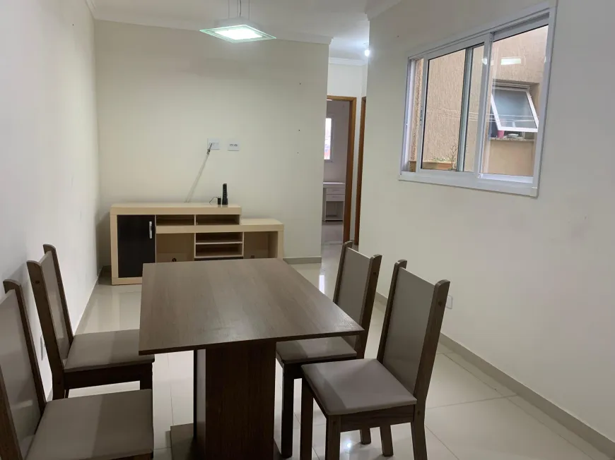 Foto 1 de Apartamento com 2 Quartos para alugar, 52m² em Vila Curuçá, Santo André