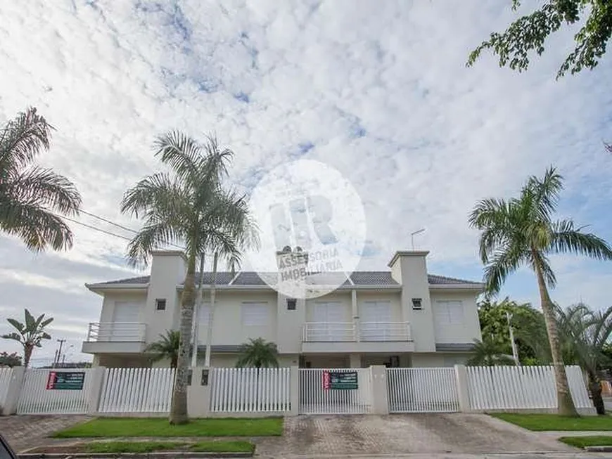 Foto 1 de Sobrado com 3 Quartos à venda, 102m² em Bom Retiro, Matinhos