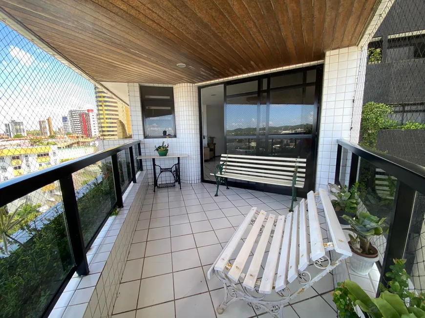 Foto 1 de Apartamento com 4 Quartos à venda, 265m² em Candelária, Natal