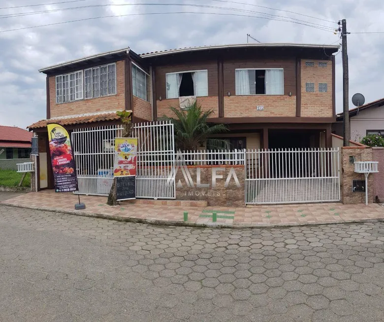 Foto 1 de Sobrado com 6 Quartos à venda, 400m² em Armação, Penha