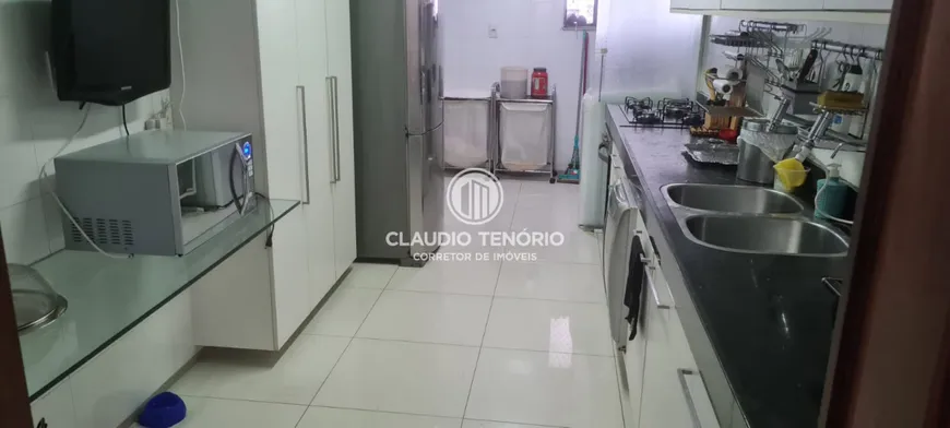Foto 1 de Apartamento com 4 Quartos à venda, 145m² em Ponta Verde, Maceió