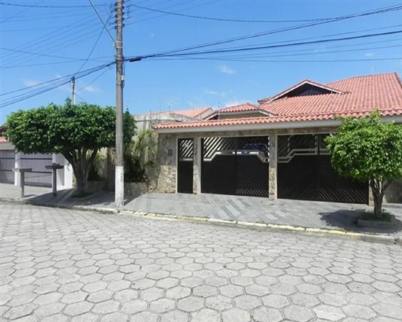 Foto 1 de Casa com 4 Quartos à venda, 251m² em Balneario Maria Helena Novais, Peruíbe