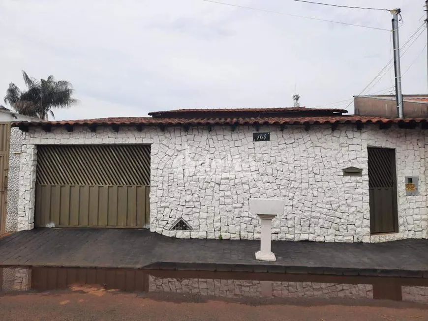 Foto 1 de Casa com 4 Quartos à venda, 200m² em Morumbi, Uberlândia