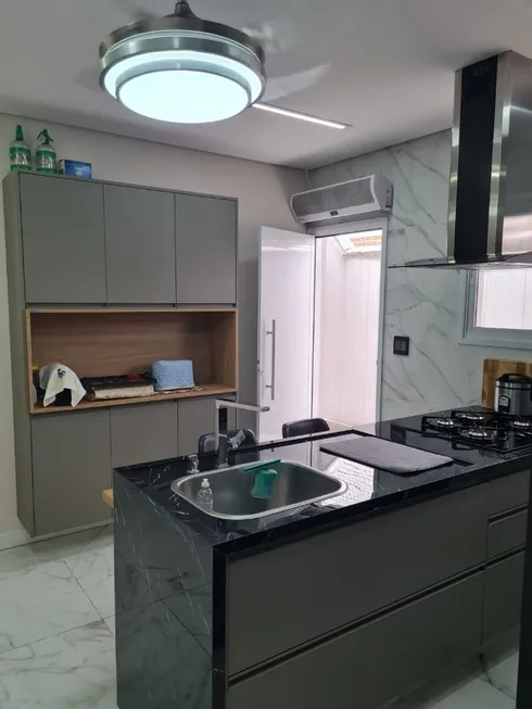 Foto 1 de Casa com 3 Quartos à venda, 95m² em Vila Tupi, Praia Grande