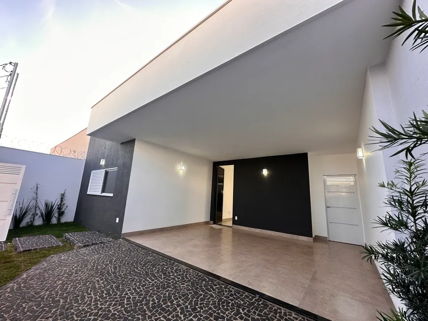 Foto 1 de Casa com 3 Quartos à venda, 165m² em Jardim Veneza, Uberlândia