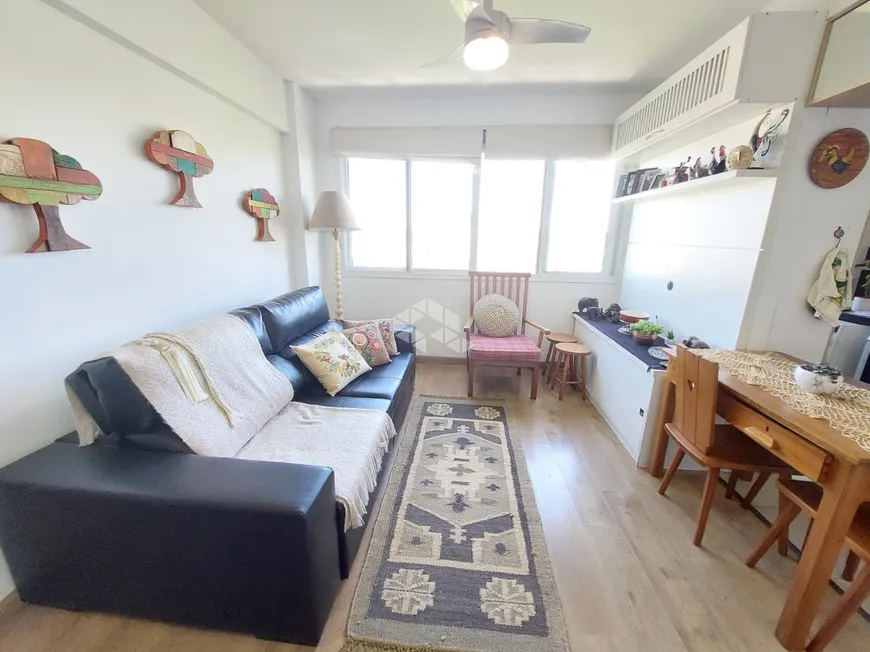 Foto 1 de Apartamento com 3 Quartos à venda, 65m² em Azenha, Porto Alegre