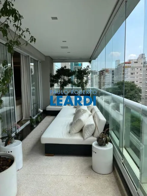 Foto 1 de Apartamento com 2 Quartos à venda, 234m² em Itaim Bibi, São Paulo