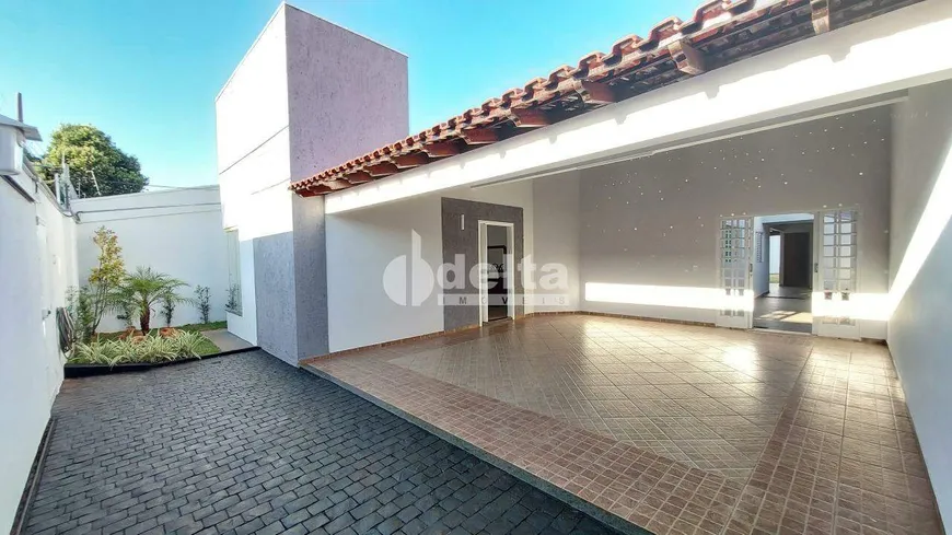 Foto 1 de Casa com 3 Quartos para alugar, 175m² em Santa Mônica, Uberlândia