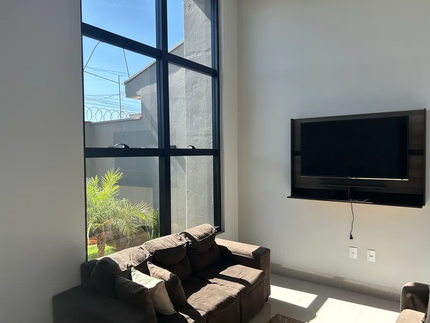 Foto 1 de Casa com 3 Quartos à venda, 178m² em Planalto, Patos de Minas