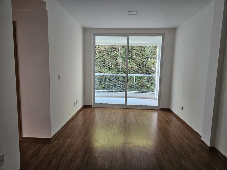 Foto 1 de Apartamento com 2 Quartos à venda, 75m² em Bingen, Petrópolis