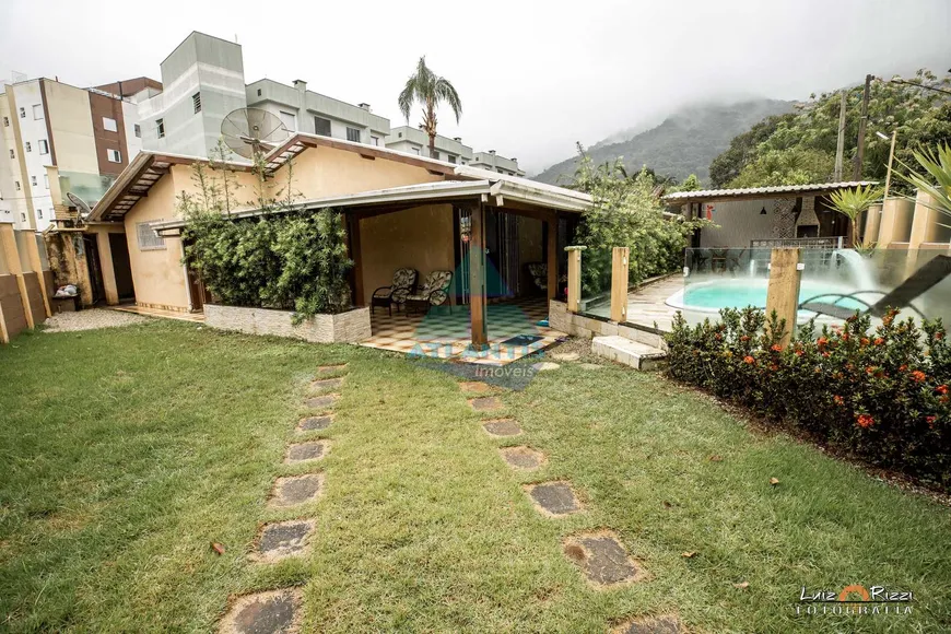 Foto 1 de Casa com 4 Quartos à venda, 250m² em Perequê-Mirim, Ubatuba