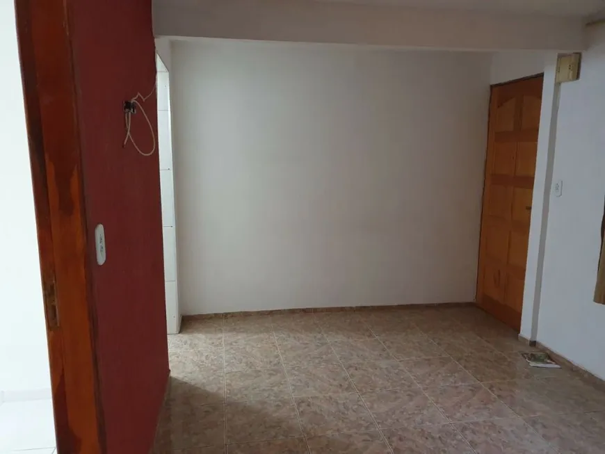 Foto 1 de Apartamento com 2 Quartos à venda, 39m² em Conjunto Habitacional Presidente Castelo Branco, Carapicuíba