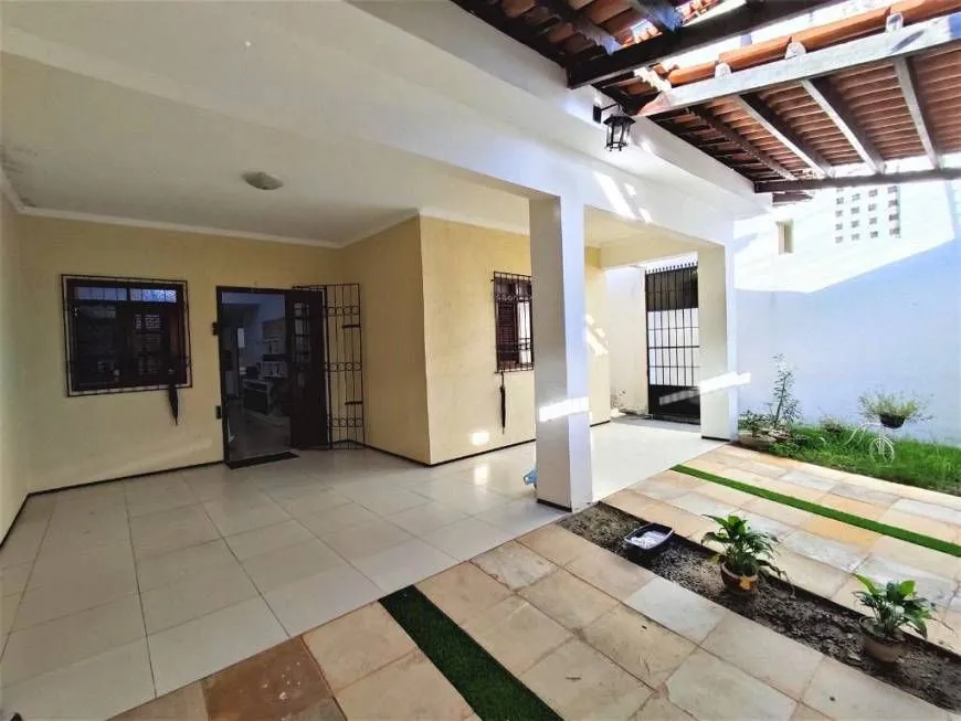 Foto 1 de Casa com 3 Quartos à venda, 196m² em Amadeu Furtado, Fortaleza