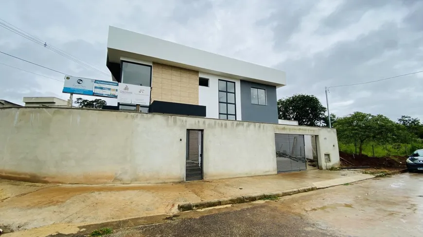 Foto 1 de Casa com 3 Quartos à venda, 200m² em Teixeirinha, Betim