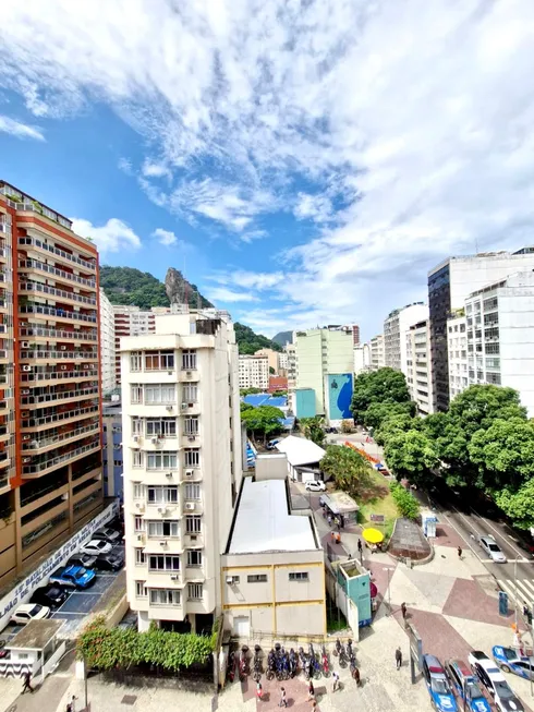 Foto 1 de Apartamento com 4 Quartos para alugar, 265m² em Copacabana, Rio de Janeiro