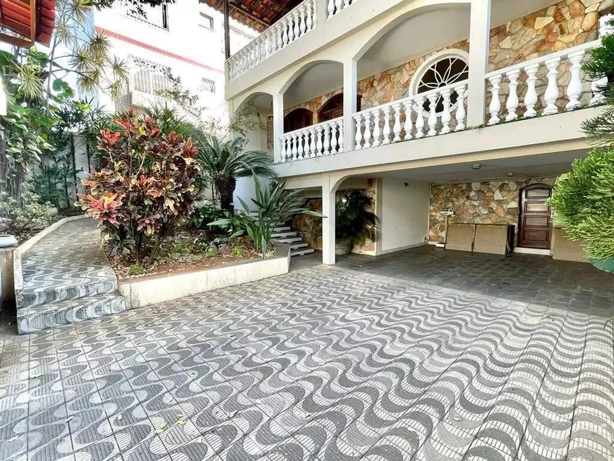 Foto 1 de Casa com 3 Quartos para alugar, 320m² em Santa Rosa, Belo Horizonte