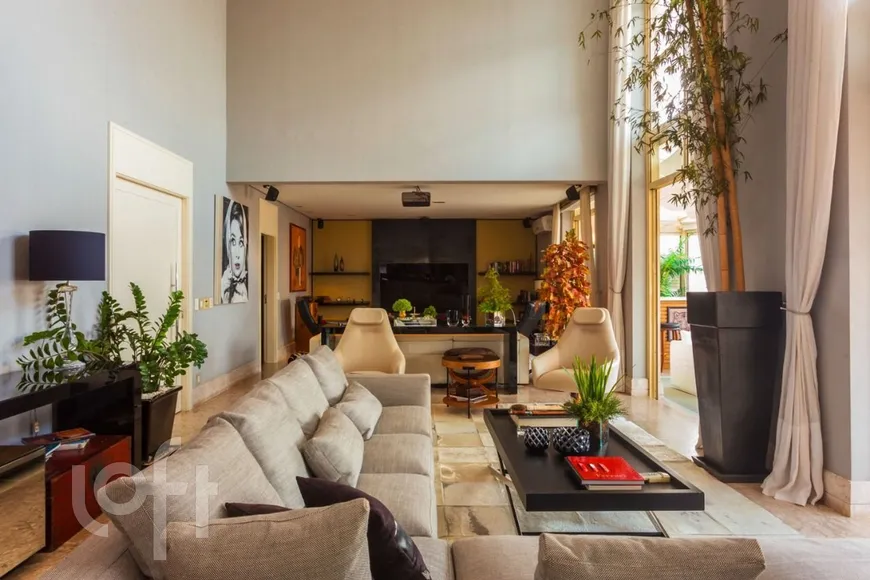 Foto 1 de Apartamento com 4 Quartos à venda, 595m² em Itaim Bibi, São Paulo