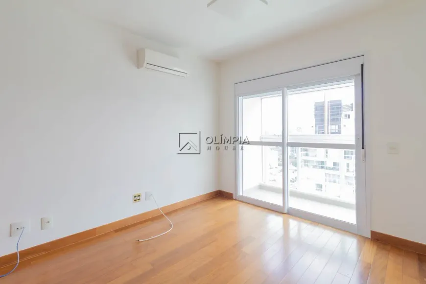 Foto 1 de Apartamento com 3 Quartos à venda, 210m² em Vila Olímpia, São Paulo