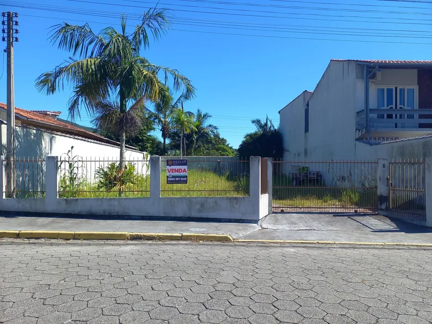 Foto 1 de Lote/Terreno à venda, 300m² em Fundos, Biguaçu