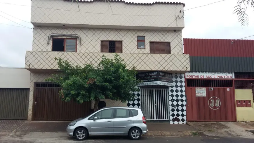 Foto 1 de Casa com 4 Quartos à venda, 270m² em Jardim Brasília, Uberlândia