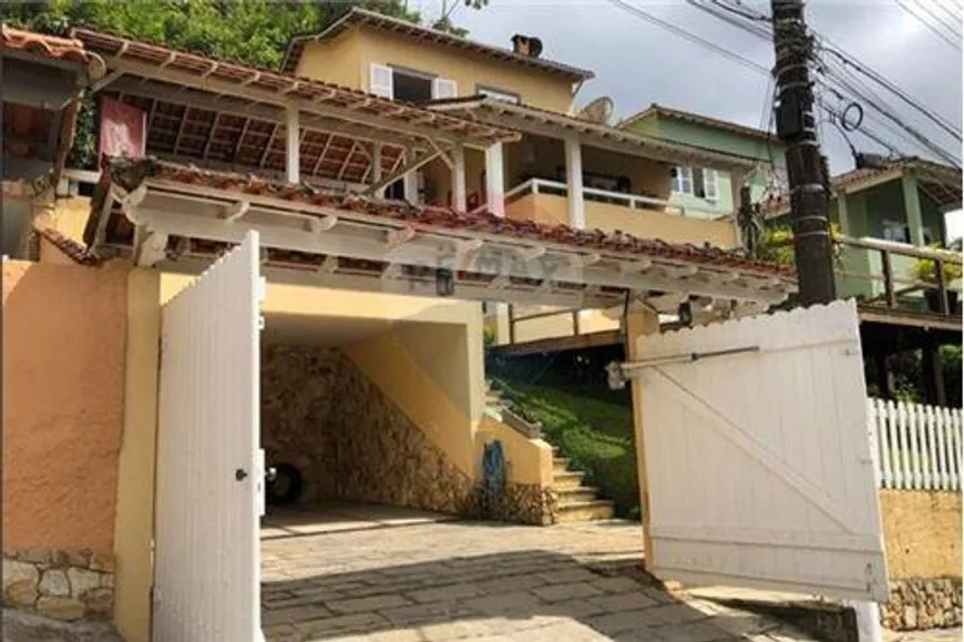 Foto 1 de Casa com 4 Quartos à venda, 196m² em Retiro, Petrópolis