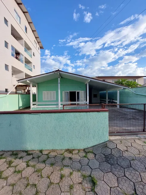 Foto 1 de Casa com 3 Quartos para alugar, 70m² em Praia da Enseada, São Francisco do Sul