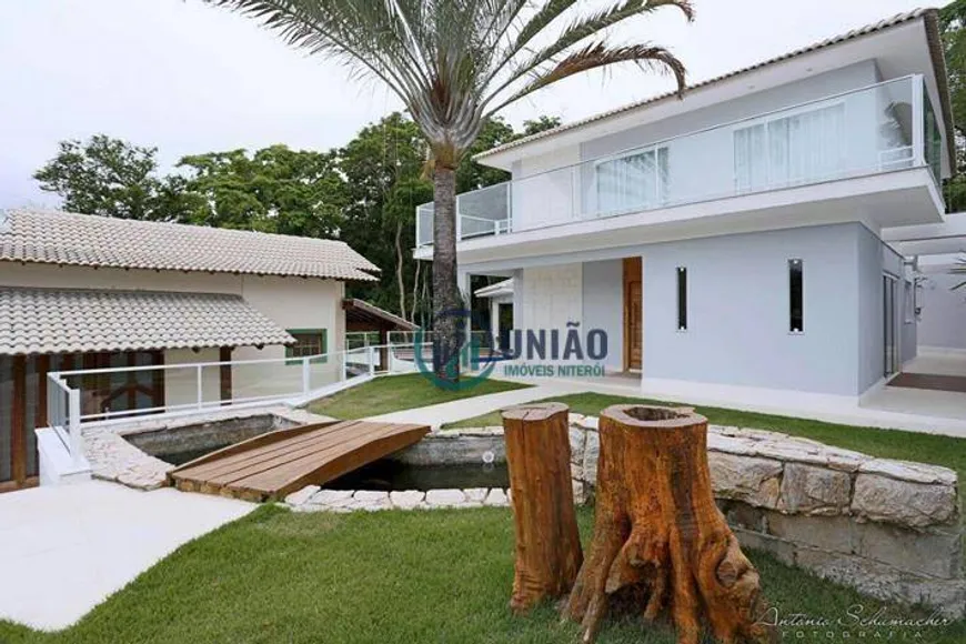 Foto 1 de Casa de Condomínio com 4 Quartos à venda, 400m² em Pendotiba, Niterói