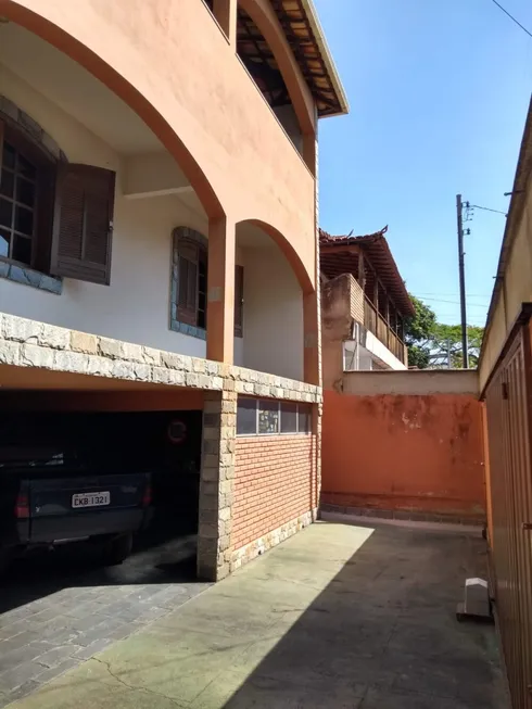 Foto 1 de Casa com 3 Quartos à venda, 265m² em Vera Cruz, Contagem