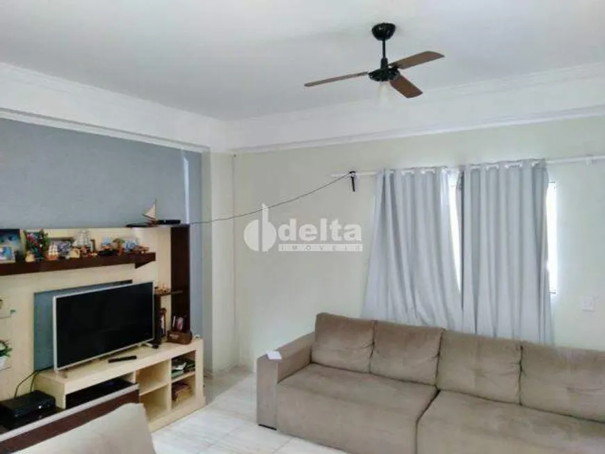 Foto 1 de Casa com 5 Quartos à venda, 318m² em Planalto, Uberlândia