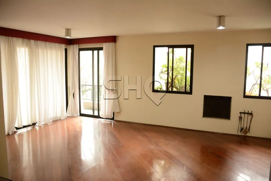 Foto 1 de Apartamento com 3 Quartos à venda, 195m² em Higienópolis, São Paulo