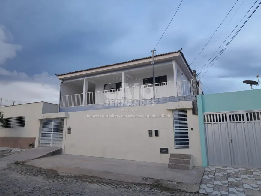 Foto 1 de Casa com 6 Quartos à venda, 284m² em Candelária, Natal