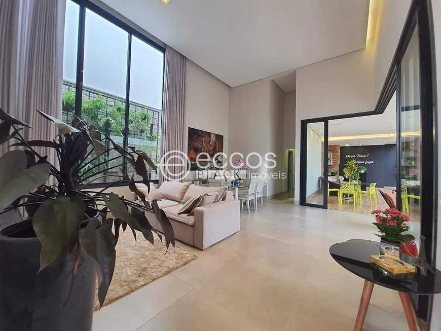 Foto 1 de Casa com 3 Quartos à venda, 206m² em Santa Mônica, Uberlândia