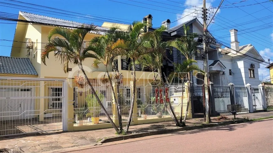 Foto 1 de Sobrado com 4 Quartos à venda, 360m² em Jardim Planalto, Porto Alegre