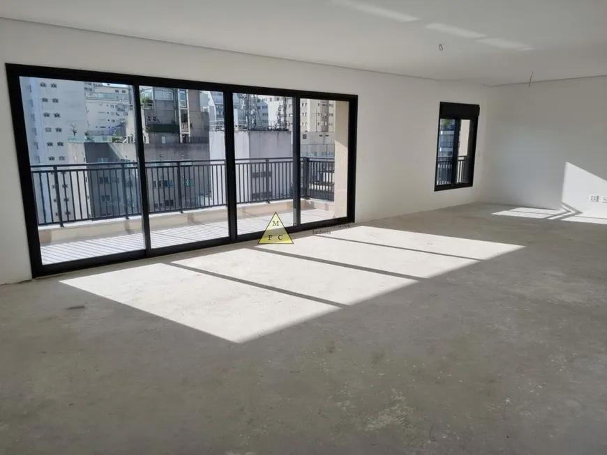 Foto 1 de Apartamento com 3 Quartos à venda, 226m² em Jardim América, São Paulo