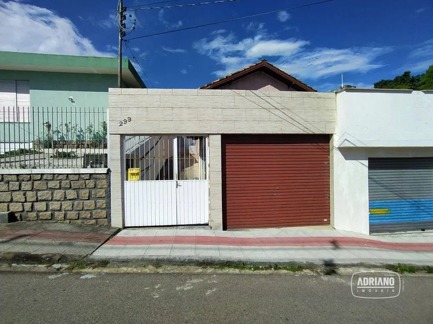 Foto 1 de Casa com 2 Quartos para alugar, 80m² em Capoeiras, Florianópolis