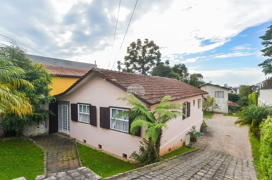 Foto 1 de Lote/Terreno à venda, 674m² em Mercês, Curitiba