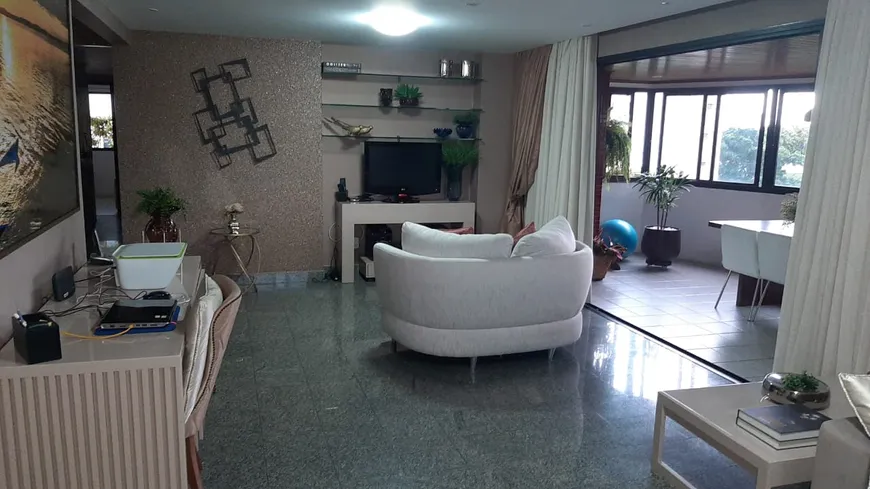 Foto 1 de Apartamento com 4 Quartos à venda, 196m² em Brotas, Salvador