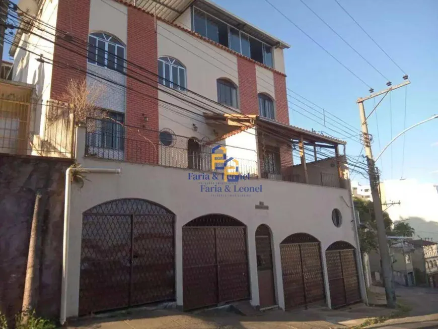 Foto 1 de Sobrado com 3 Quartos à venda, 226m² em Grajaú, Juiz de Fora