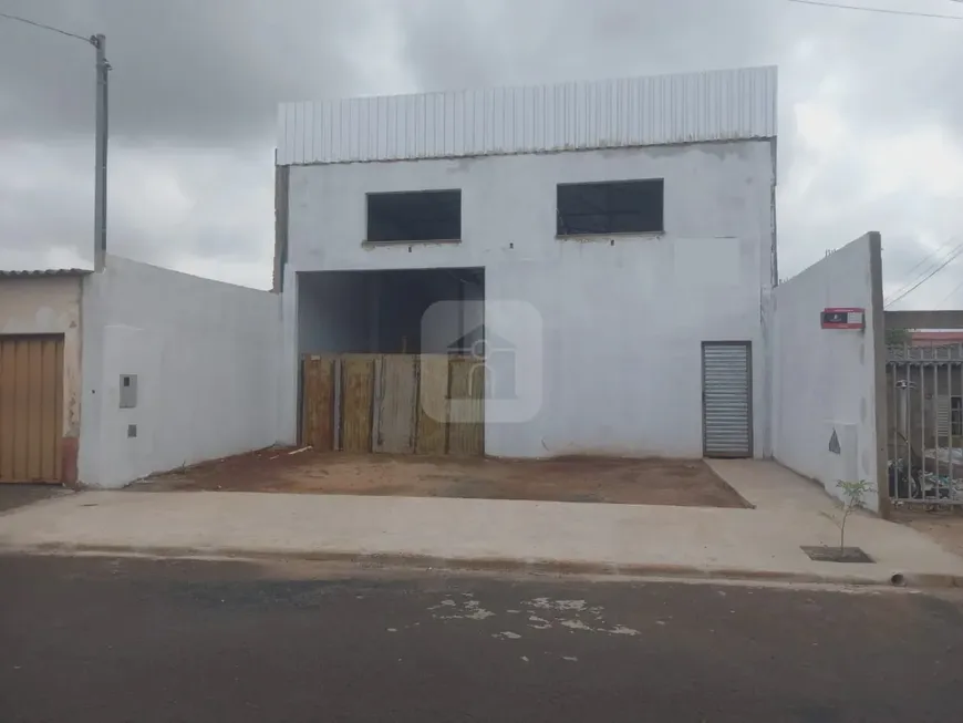 Foto 1 de Galpão/Depósito/Armazém à venda, 230m² em Tubalina, Uberlândia