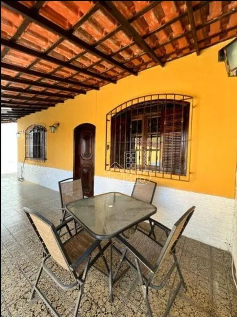 Foto 1 de Casa com 3 Quartos à venda, 260m² em Centro, São Gonçalo