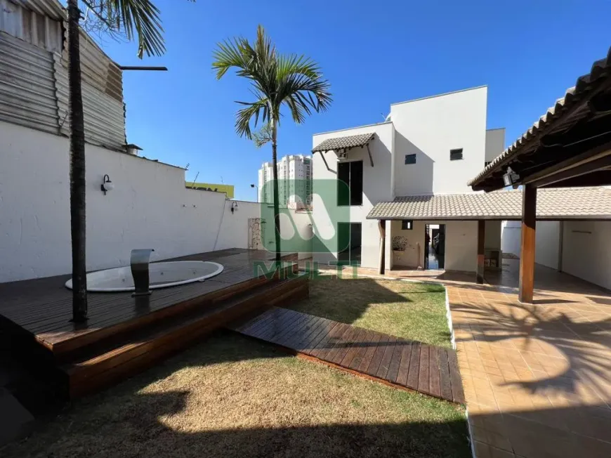 Foto 1 de Casa com 3 Quartos à venda, 200m² em Tubalina, Uberlândia