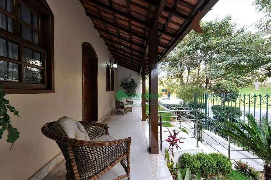 Foto 1 de Casa com 3 Quartos à venda, 171m² em Santa Lúcia, Belo Horizonte