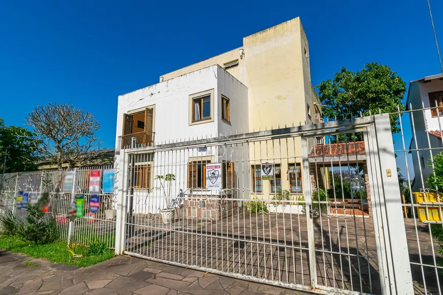 Foto 1 de Casa com 4 Quartos à venda, 380m² em Vila Assunção, Porto Alegre