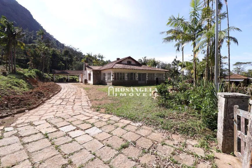 Foto 1 de Casa com 7 Quartos à venda, 500m² em Granja Guarani, Teresópolis